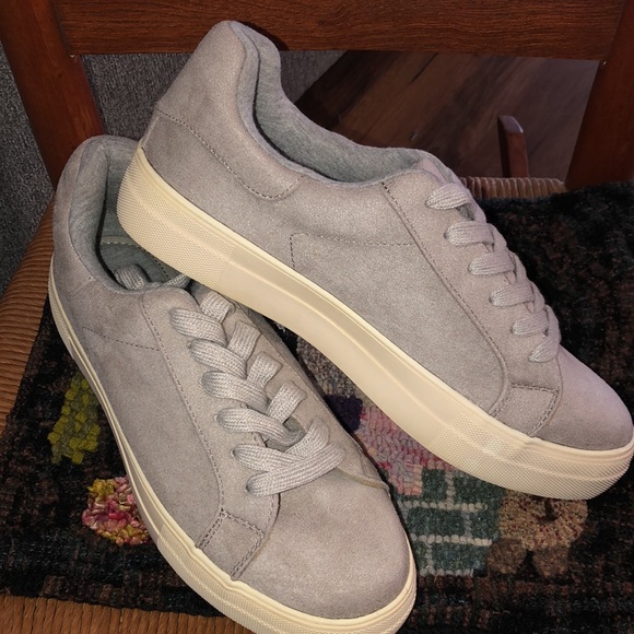 Women’s Soda Sneaker - Picture 2 of 4